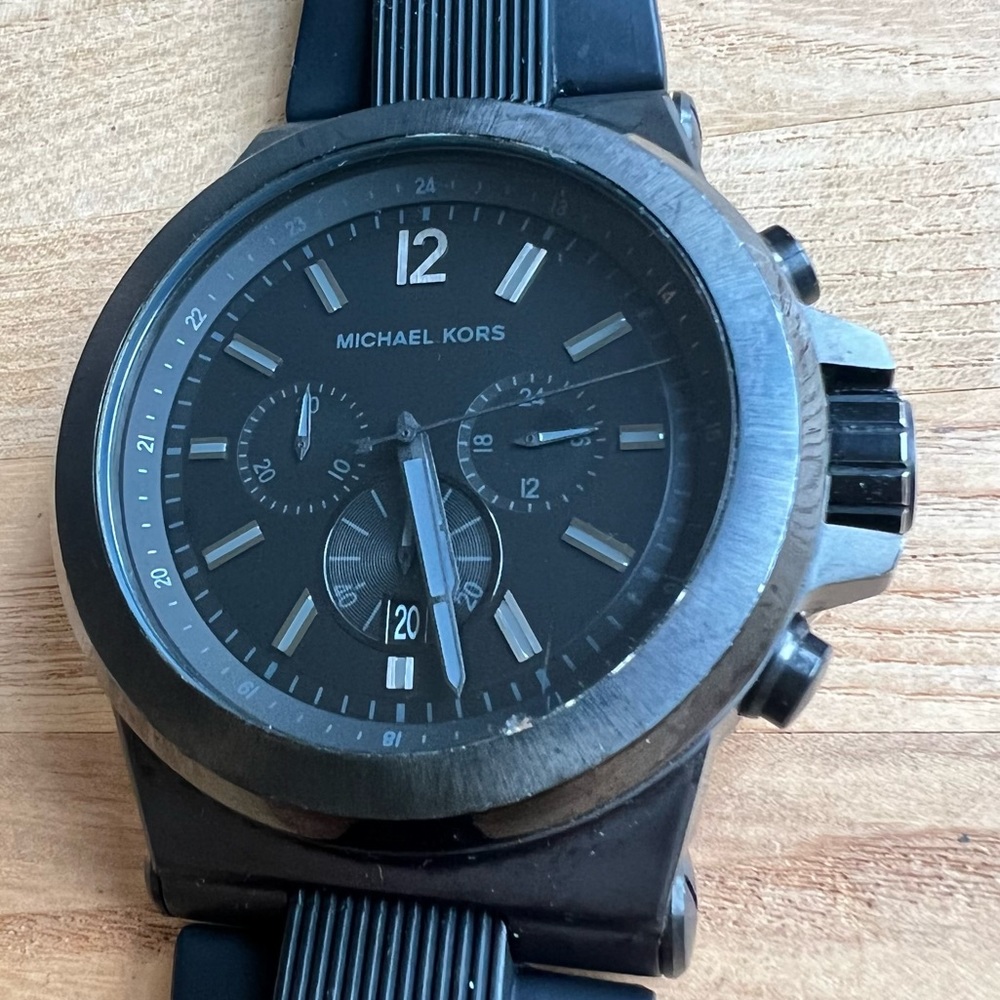 Michael Kors Dylan mens black dial black Chronograph watch NEW BATTERY